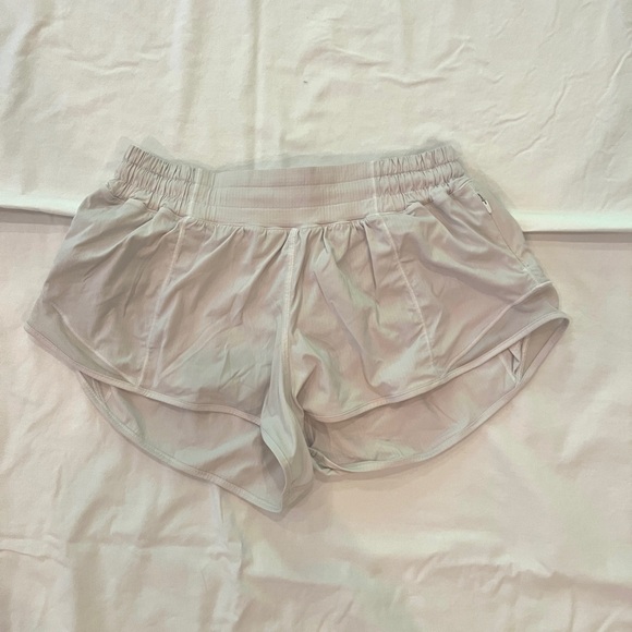 Lululemon Hotty Hot Low-Rise Lined Short 2.5" - Picture 2 of 4